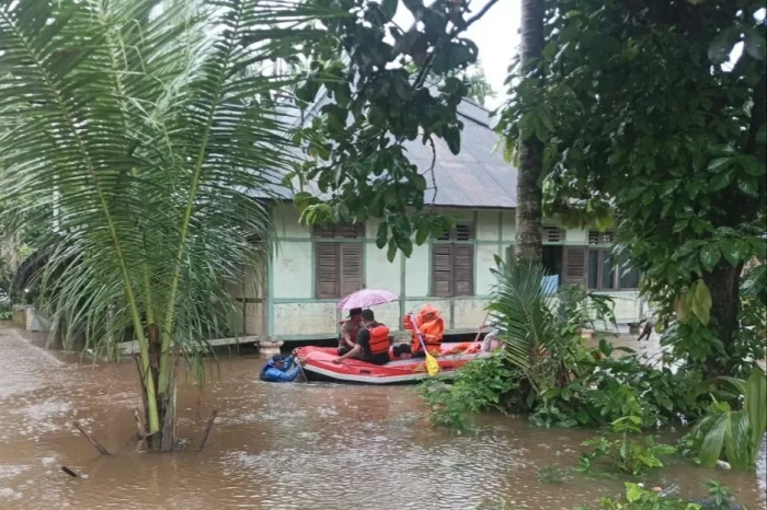 Banjir Rendam 3 Kabupaten...
