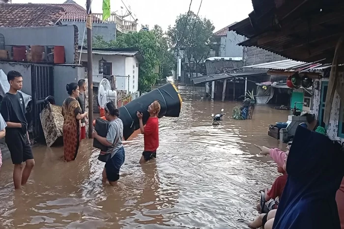 Banjir Luapan Ciliwung...