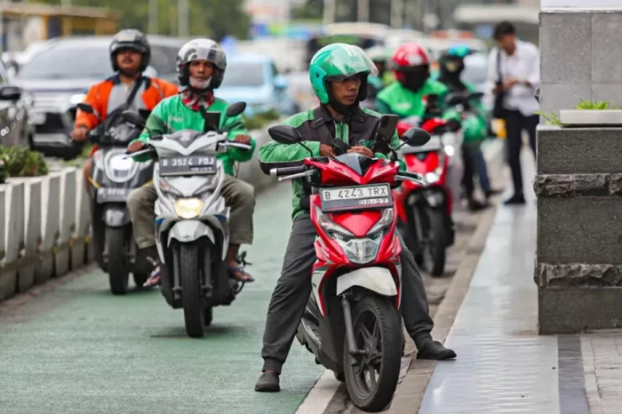 Adies Kadir Sambut Positif...