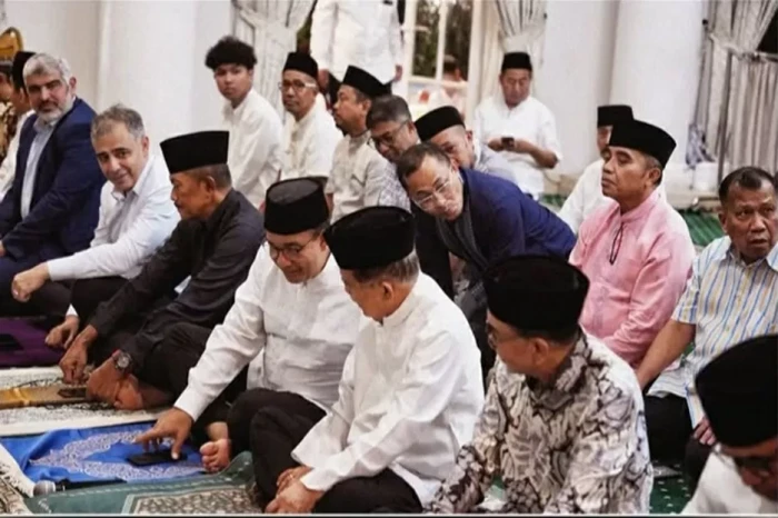 Momen Anies Bukber di...