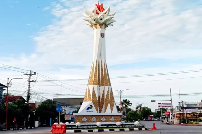 10 Kota dengan Jumlah...