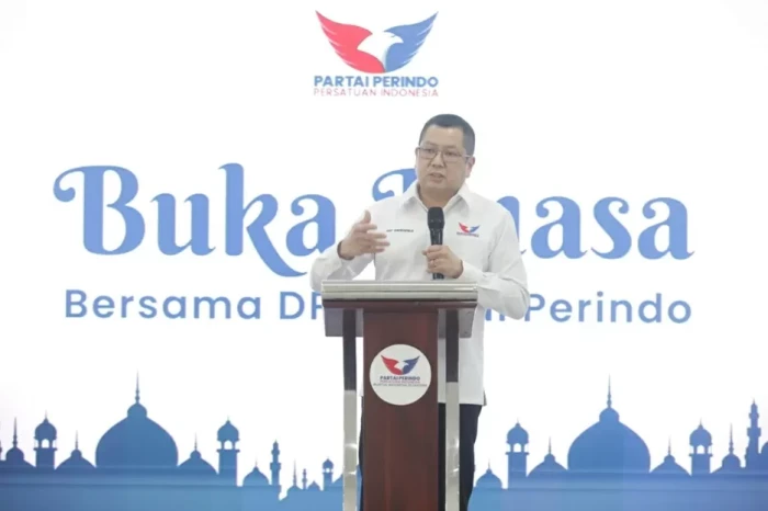 HT Tegaskan Masih Eksis...