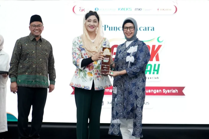 OJK Anugerahkan BSI...