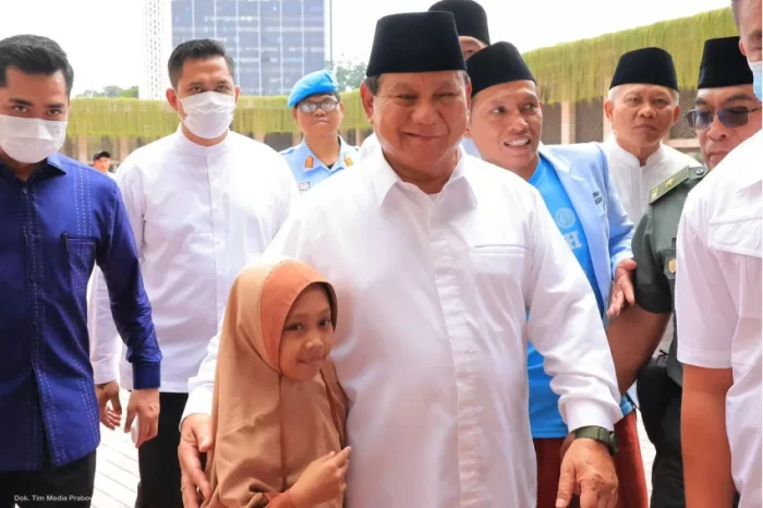 Prabowo Salat Idulfitri...