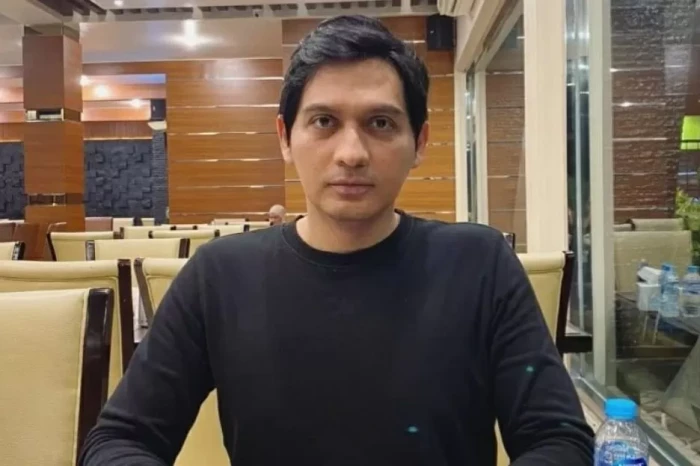 Profil Lucky Hakim,...