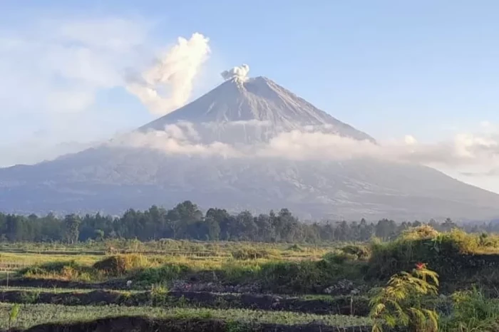 5 Gunung Suci di Jawa...