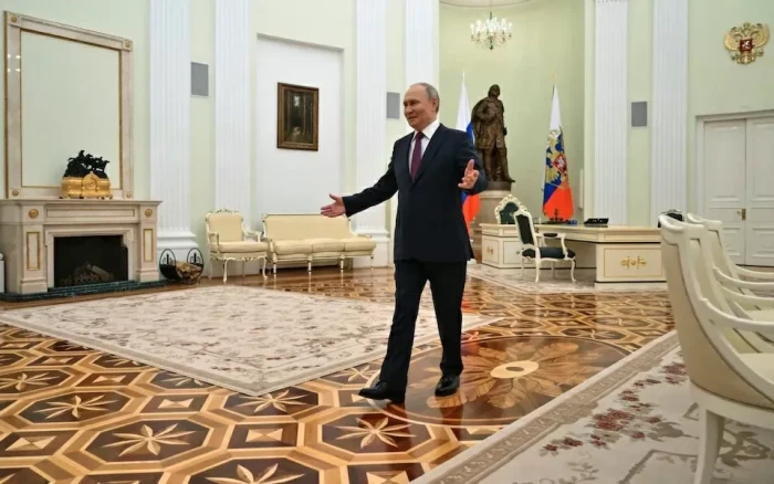 Dengan Tulus, Putin...
