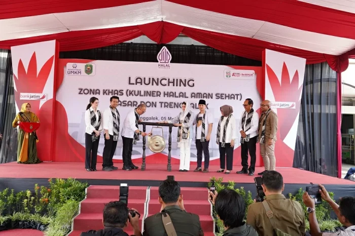 Bank Jatim dan Pemkab...