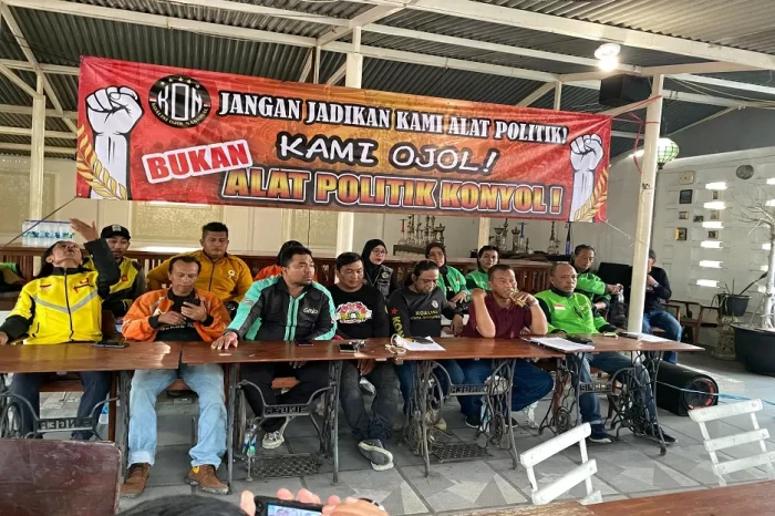 Tak Ikut Demo Besok,...