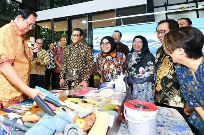 Momen SBY Jelaskan Karya...