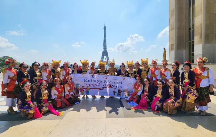 Kebaya Menari Tampil...