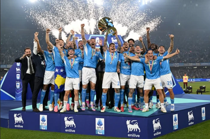 Napoli Juara Serie A...