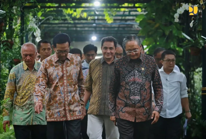Menteri PU Rapat 6 Jam...