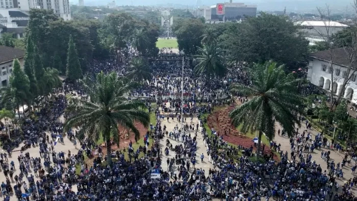 Lautan Bobotoh Membiru...