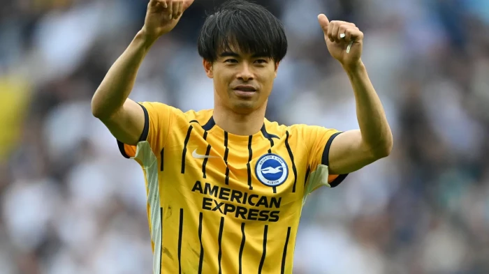Profil Kaoru Mitoma,...
