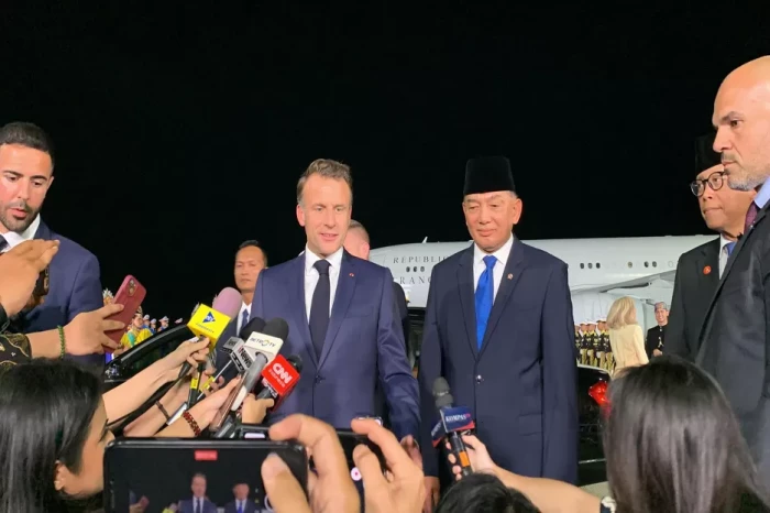 Presiden Macron Tiba...