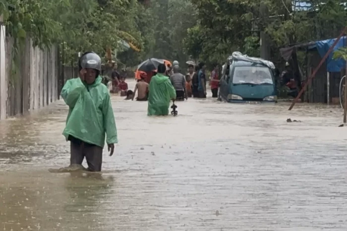 Diterjang Banjir Bandang,...