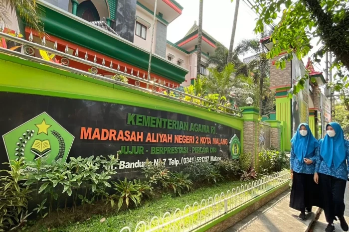 Daftar SMA Terbaik di...