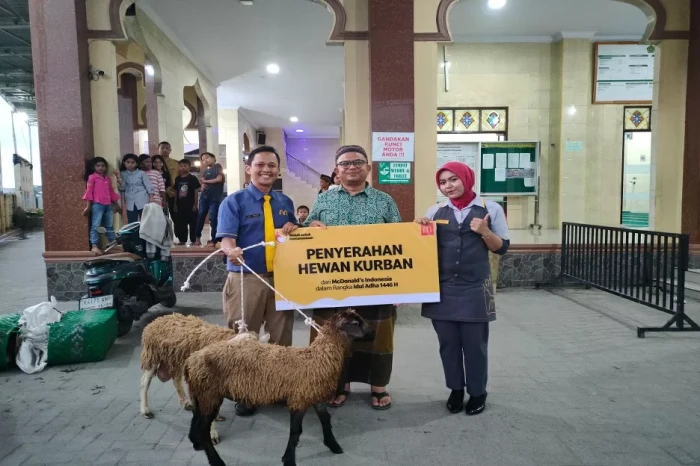 Berbagi saat Iduladha...