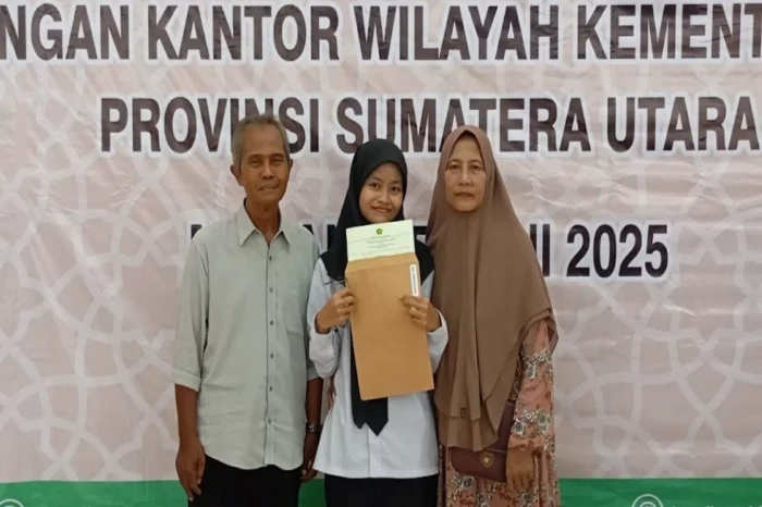 Kisah Khairunnisa, Sarjana...