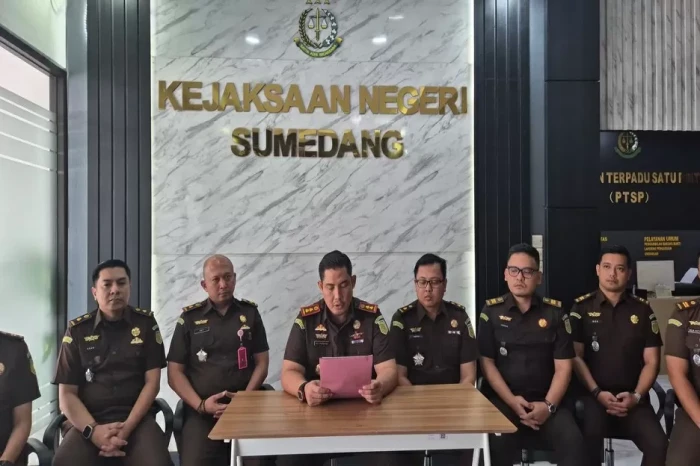Kejari Sumedang Bongkar...