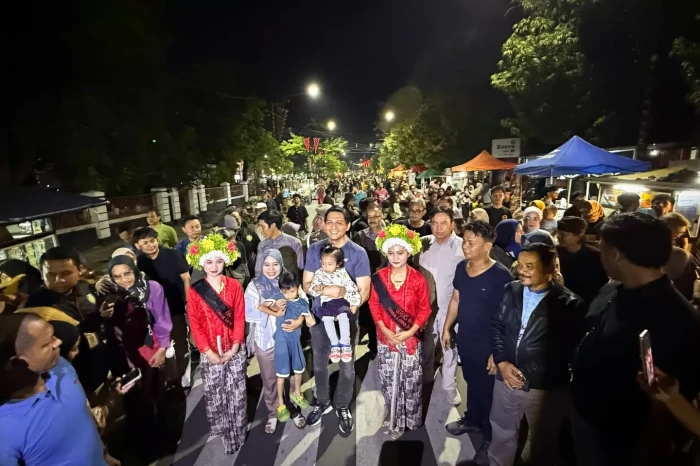 Car Free Night Bikin...