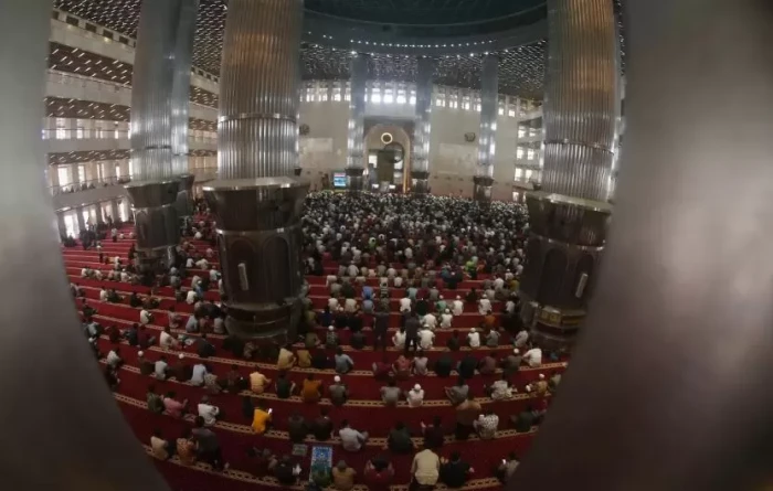 Hukum Meninggalkan Salat...