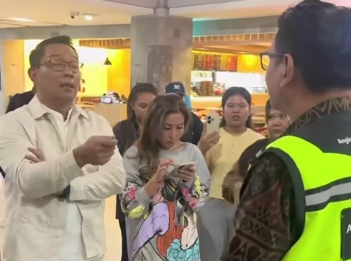 Viral Ridwan Kamil Protes...