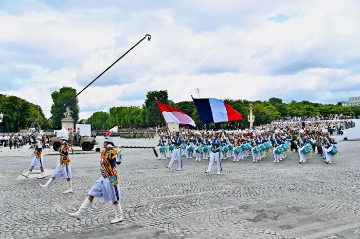 Parade di Paris, Satgas...