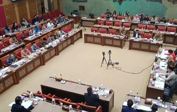 Legislator Golkar Singgung...