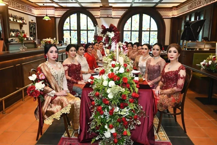 Eni Joe dan Pesona Kebaya...