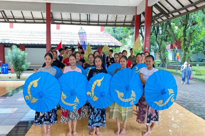 30 Penari SMKN 10 Bandung...