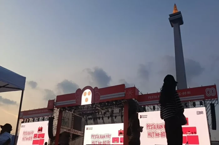 Melihat Megahnya Panggung...