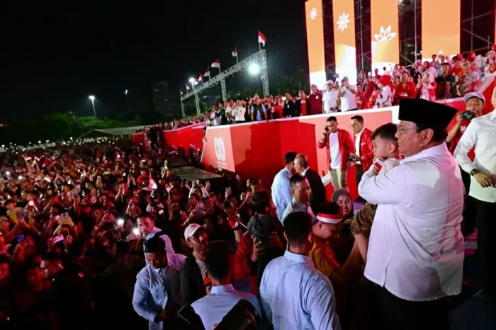Momen Prabowo Peluk...