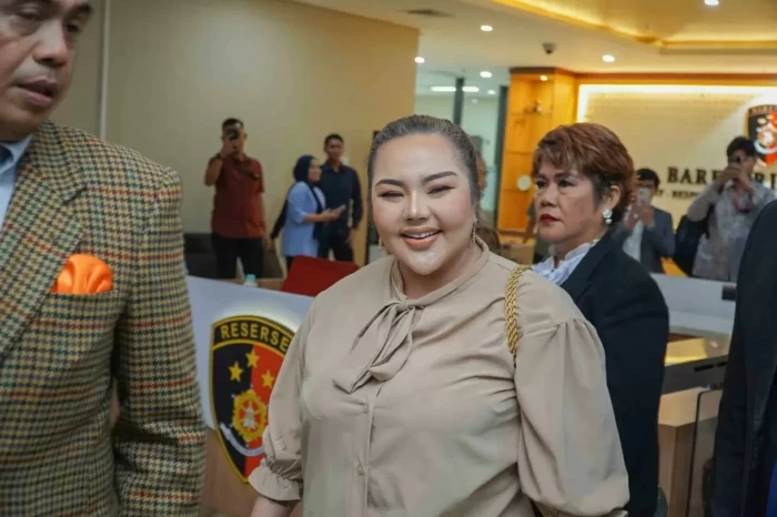 Lisa Mariana Tantang...