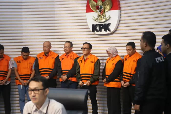 Profil dan Riwayat Karier...