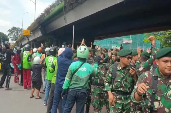 Pasukan TNI AD Dikerahkan...
