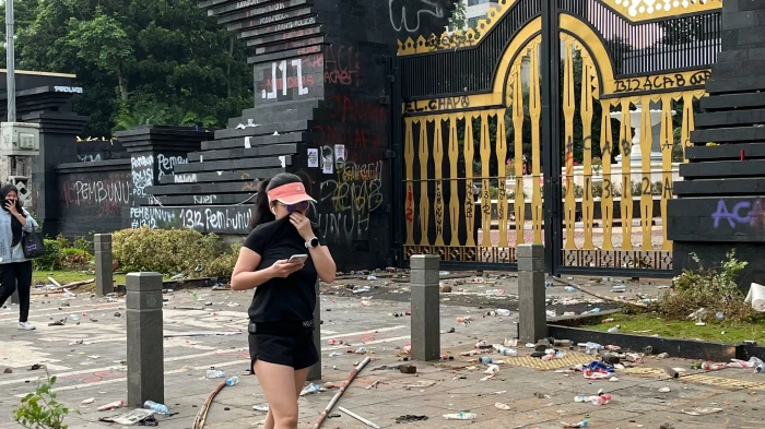Sisa Gas Air Mata Masih...