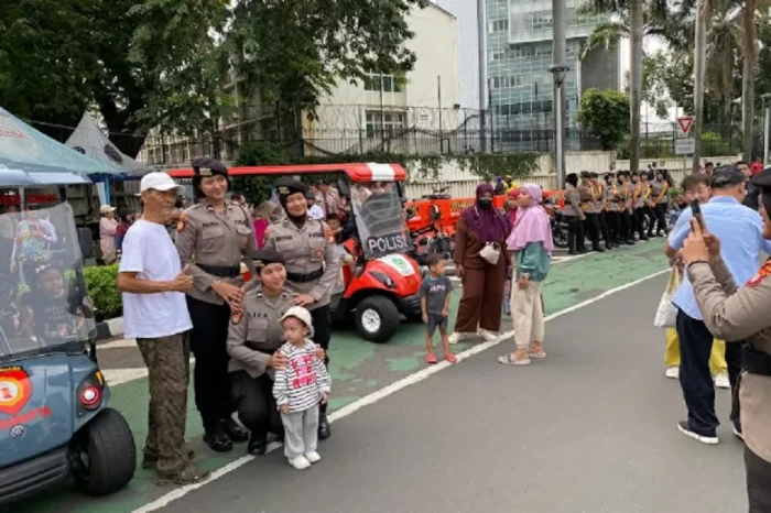Ribuan Orang Padati...