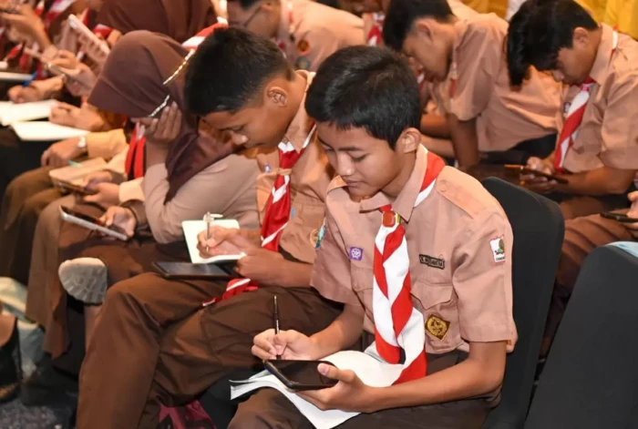 Kemendikdasmen Luncurkan...