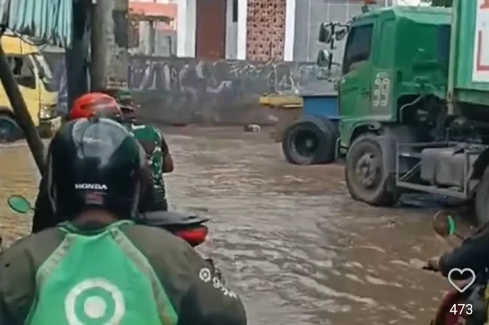 Tanggul di Sunda Kelapa...
