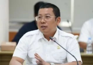 Arief Prasetyo Adi Buka...