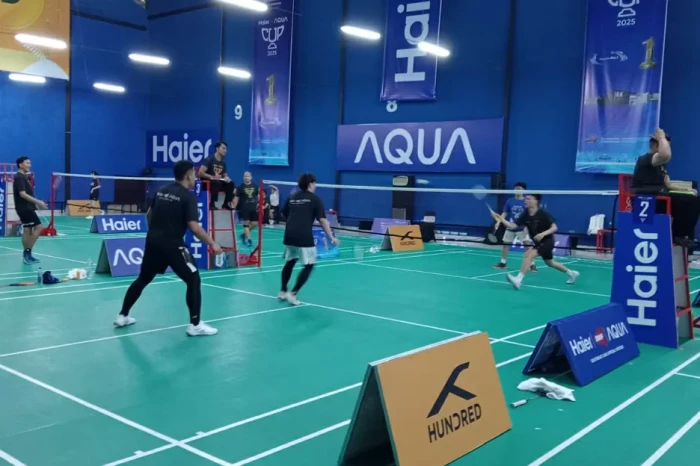 Turnamen Badminton HAIER-AQUA...