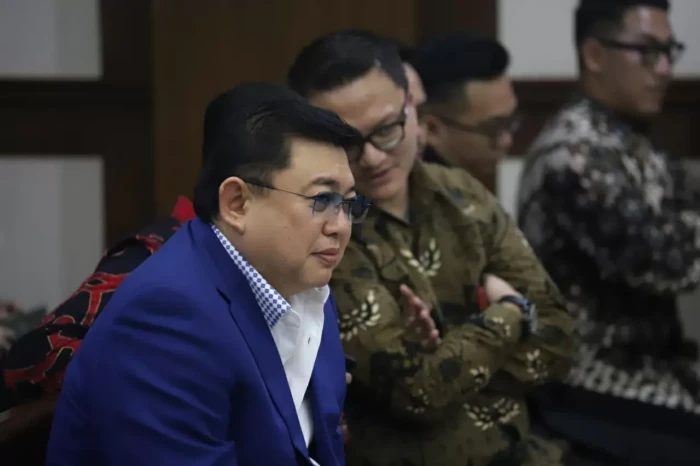 Geger! Hotman Buka Tabir,...