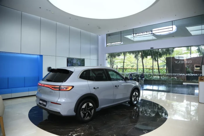 Geely Tancap Gas di...