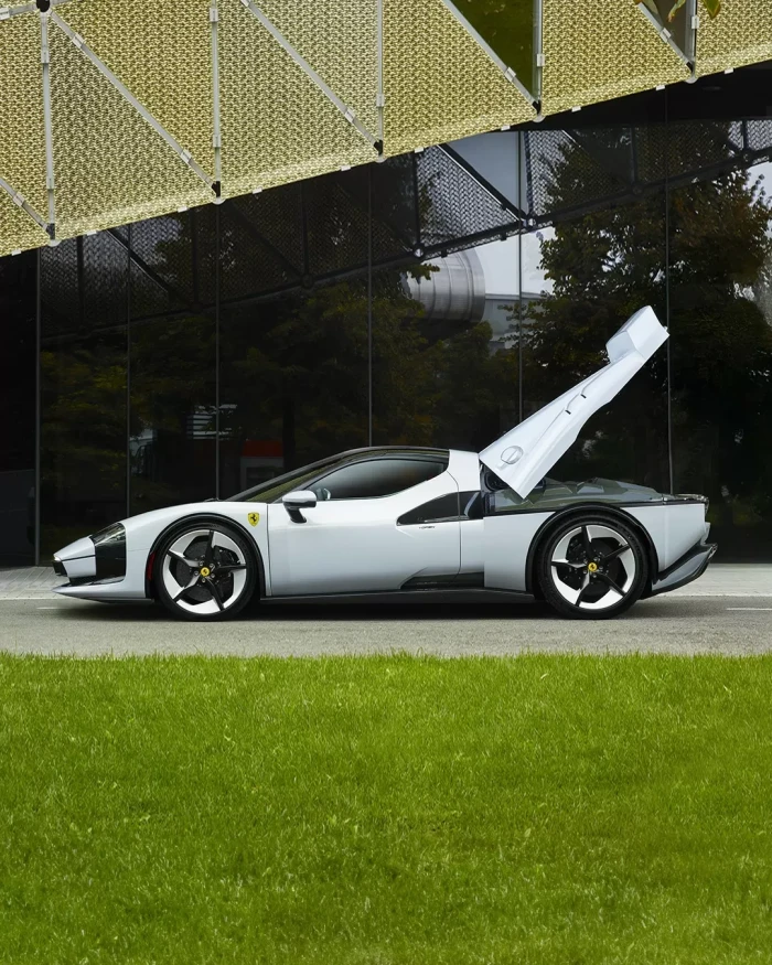 Ferrari SC40 Diluncurkan,...