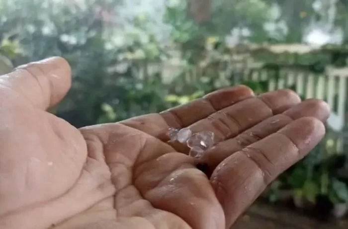 Hujan Es Melanda Tangerang...