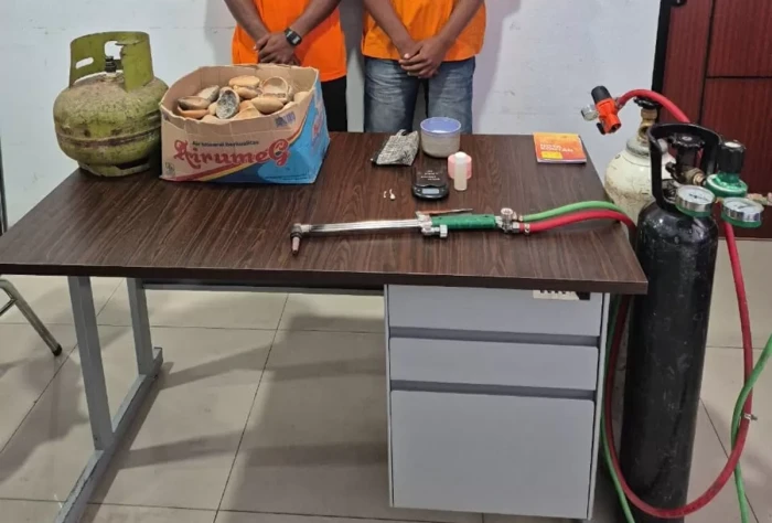 Polda Riau Tangkap 2...