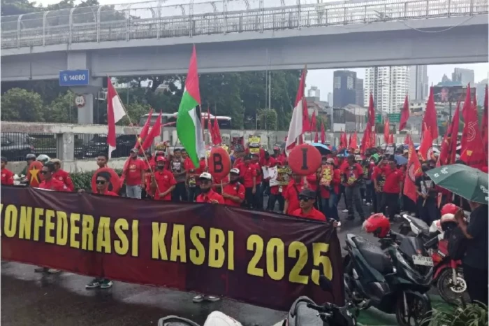 Unjuk Rasa di Gedung...