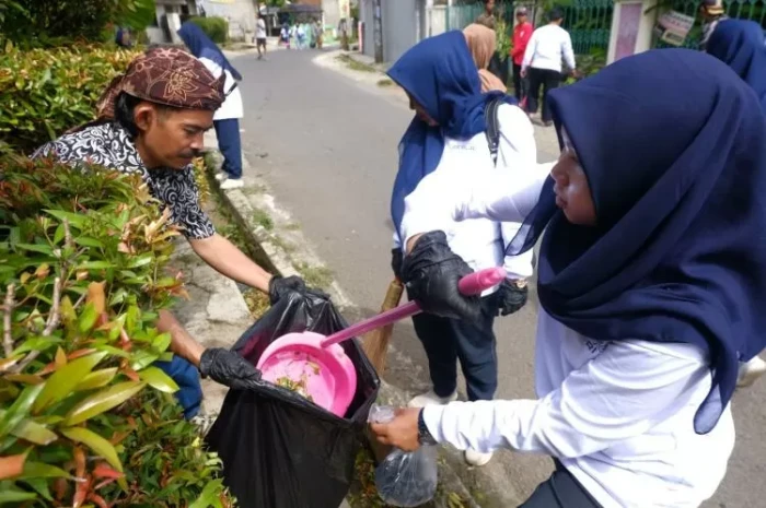 Karawang Peduli Lingkungan:...